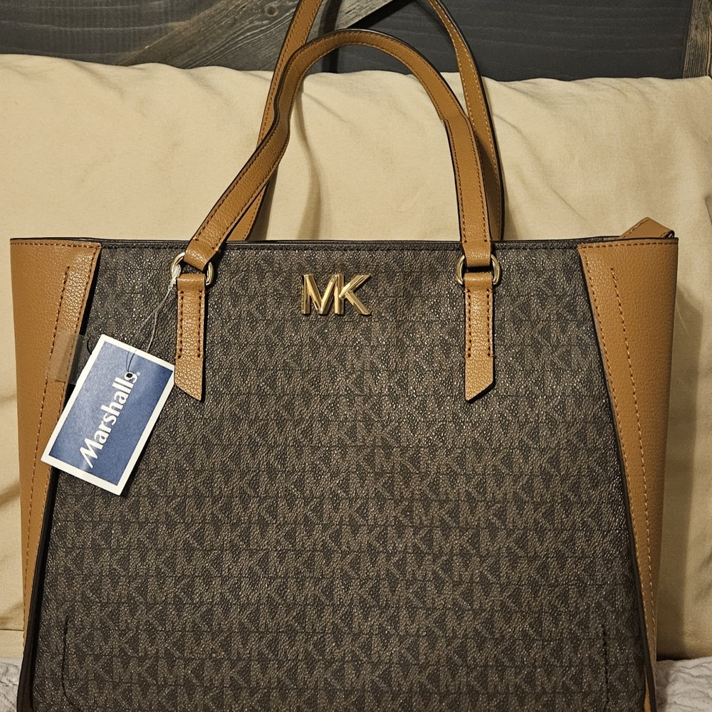 Michael Kors Handbag with clothe storage bag